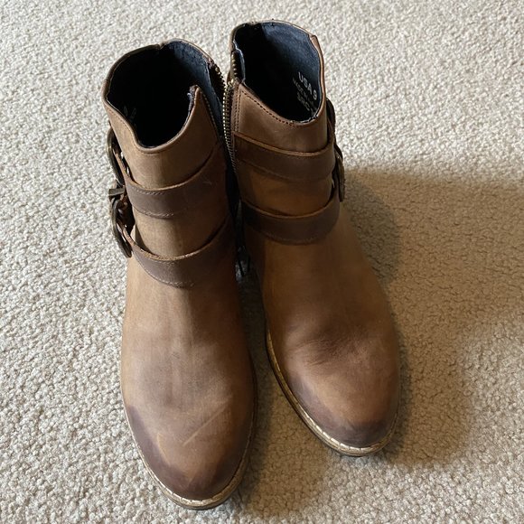 Short Cowboy Boots WORN ONCE - Picture 2 of 6